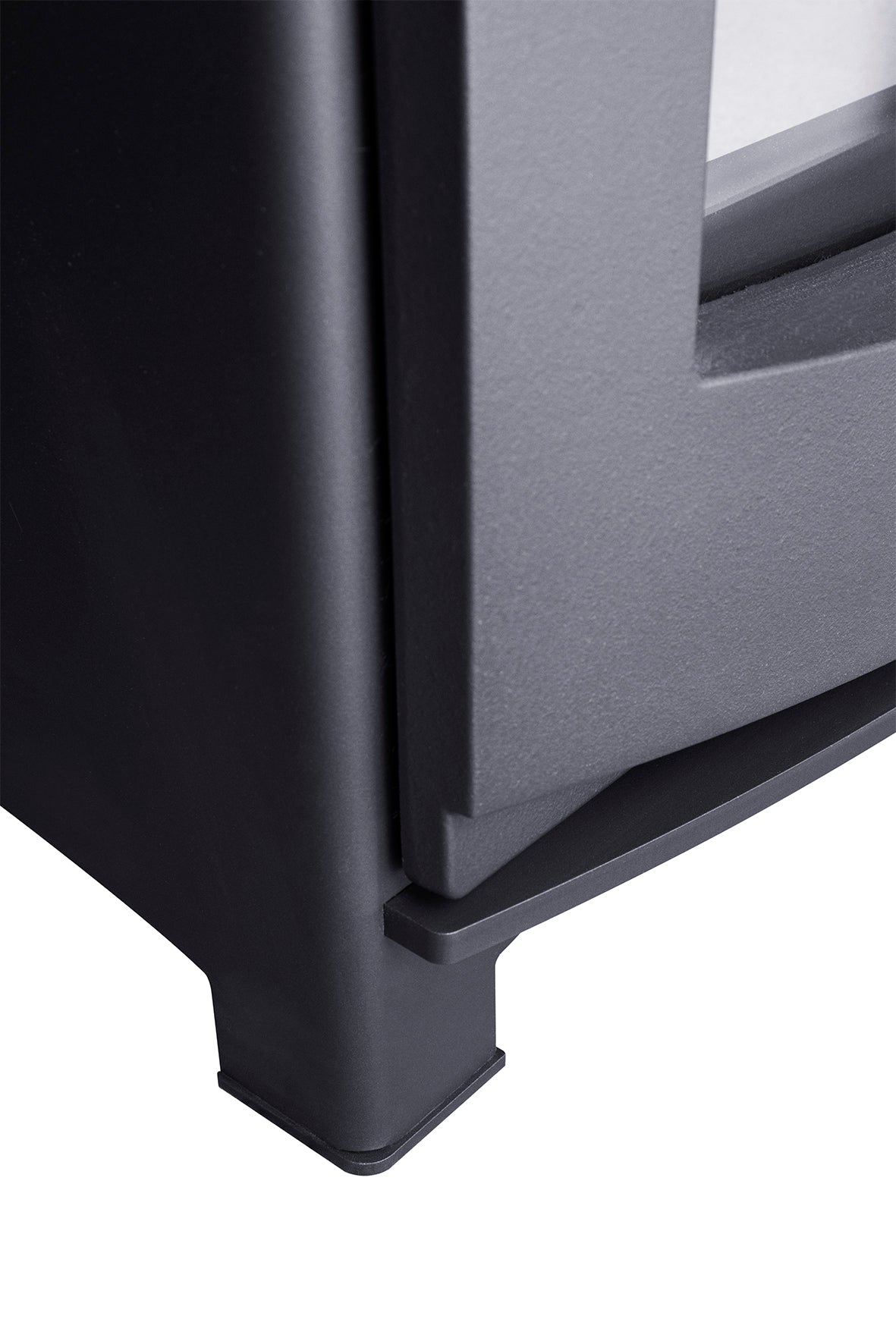 Dik Geurts Ivar 5 Low wood burning stove with flames